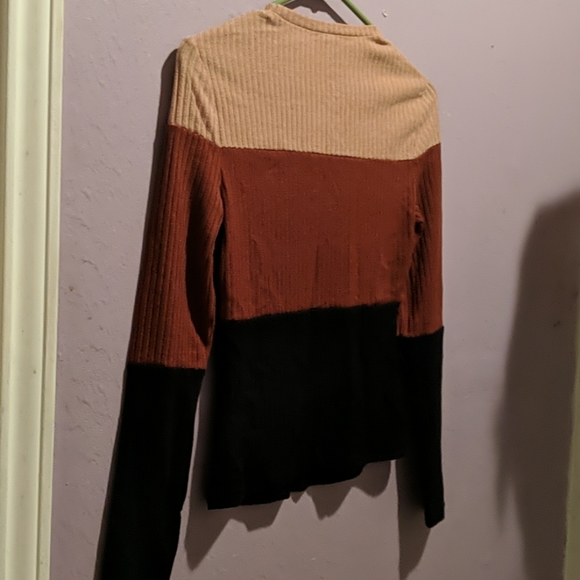 Lightweight Shein Sweater - Picture 3 of 3
